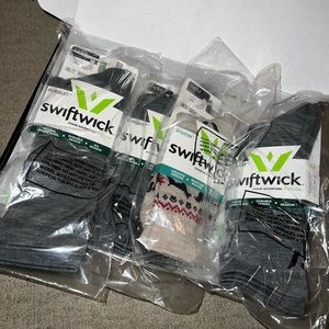 4 PAIRS OF UNUSED SWIFTWICK CREW SOCKS. WOMENS MEDIUM